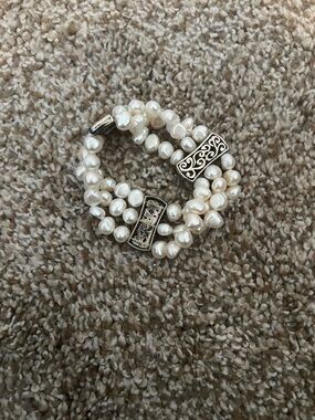 NWOT stretchy elastic pearl and silver scroll bracelet